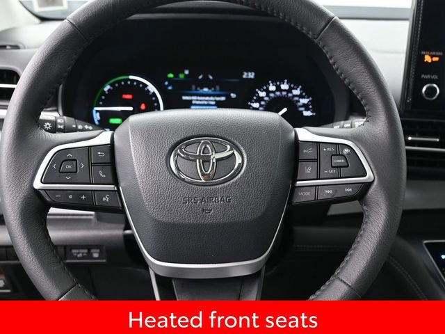 Used 2025 Toyota Sienna XLE image 12