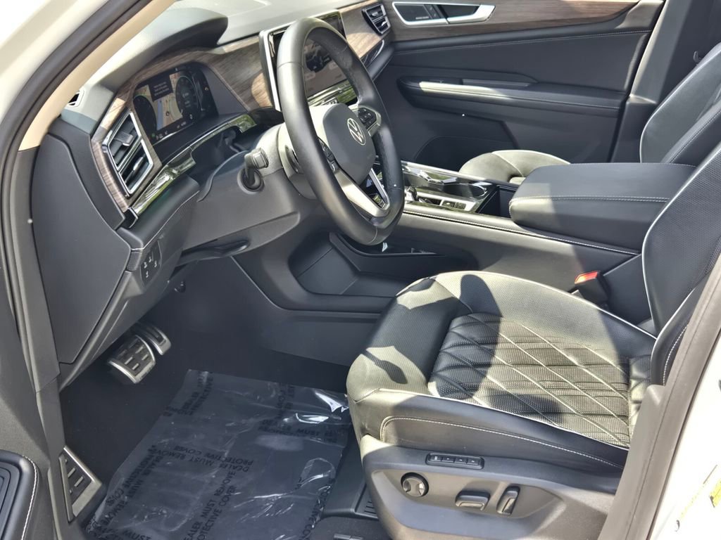 Used 2024 Volkswagen Atlas SEL Premium R-Line image 10