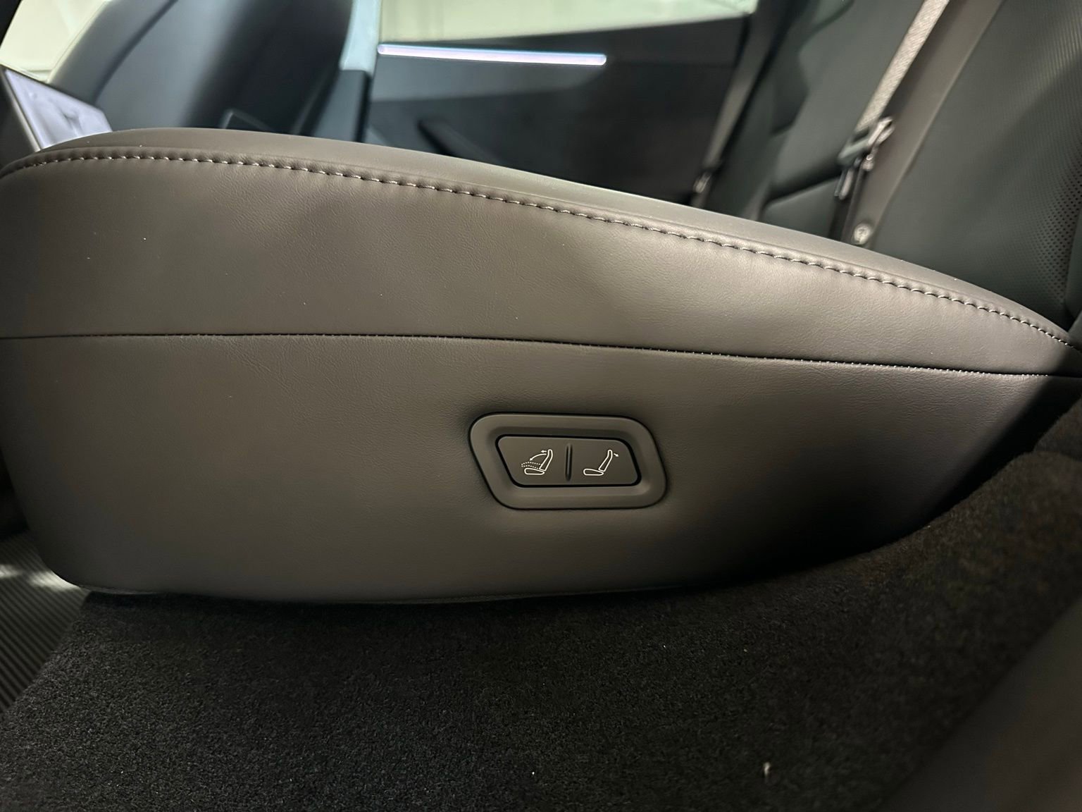 Used 2026 Tesla Model Y Long Range AWD/4WD image 36