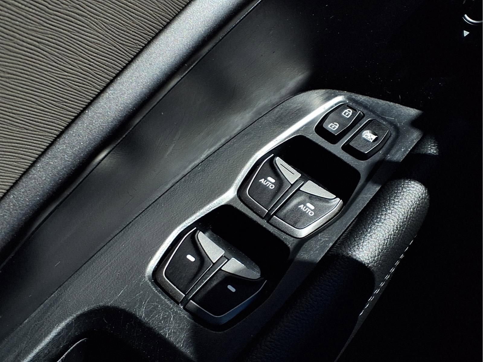 Used 2017 Hyundai Santa Fe Sport image 24