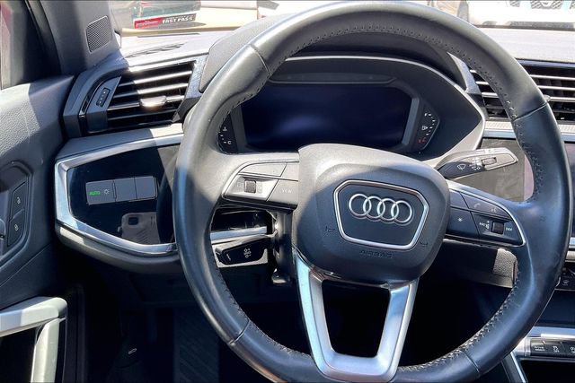Used 2020 Audi Q3 2.0T Premium w/ Convenience Package AWD/4WD image 17