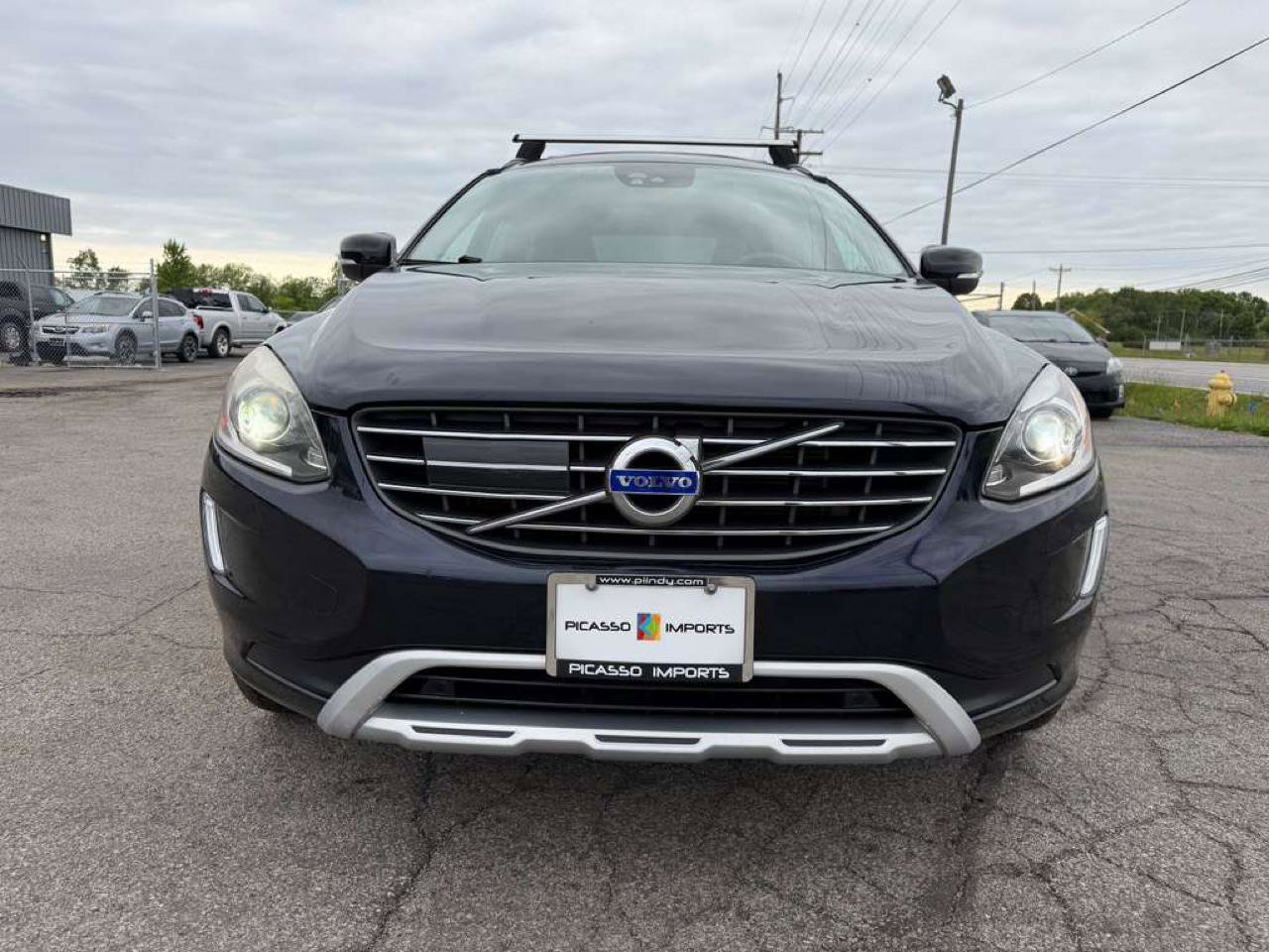 Used 2017 Volvo XC60 T6 Dynamic w/ Advanced Package AWD/4WD image 8