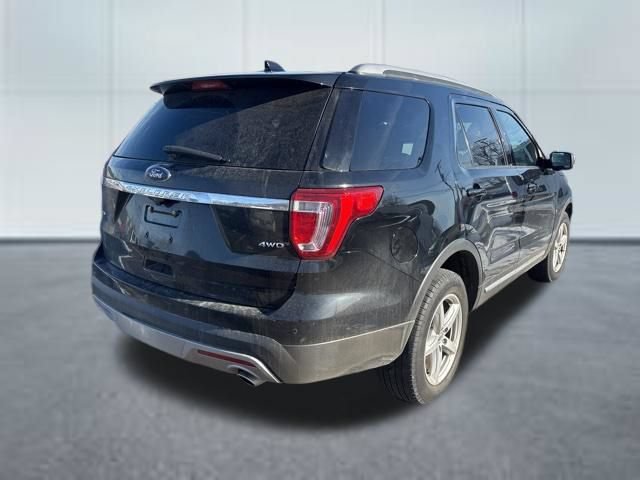 Used 2017 Ford Explorer XLT w/ XLT Technology Feature Bundle AWD/4WD image 4