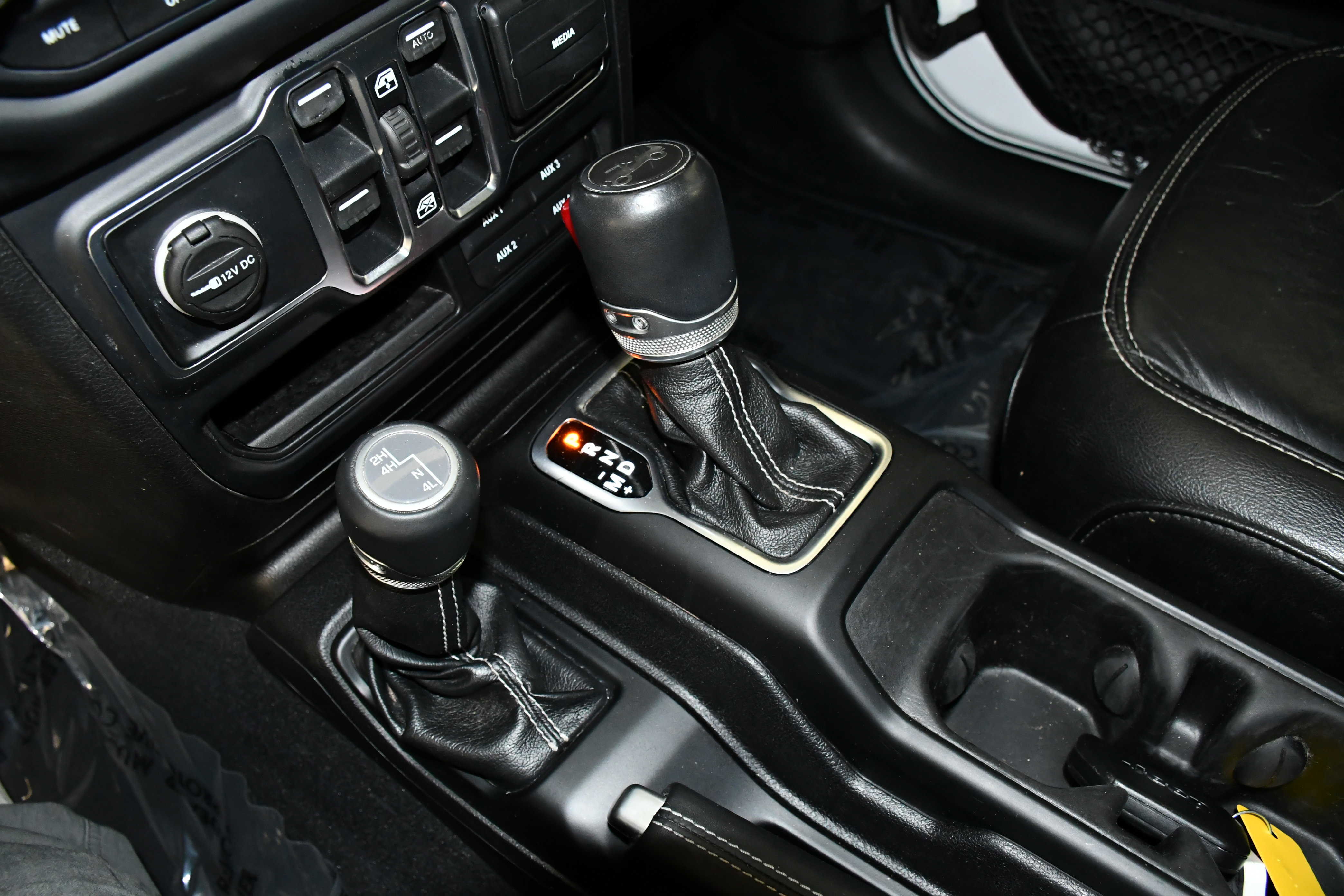 Used 2019 Jeep Wrangler Unlimited Sahara image 35