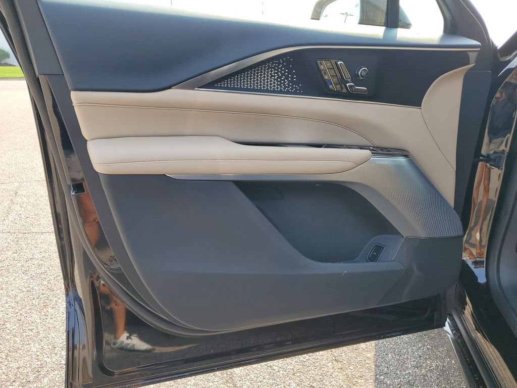 New 2026 Cadillac Lyriq V w/ Exterior Carbon Fiber Package AWD/4WD image 23