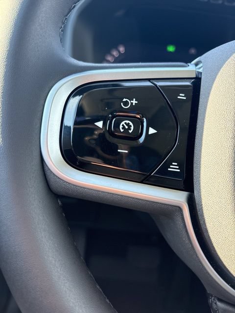 New 2026 Volvo XC90 T8 Plus w/ Protection Package Premier AWD/4WD image 16