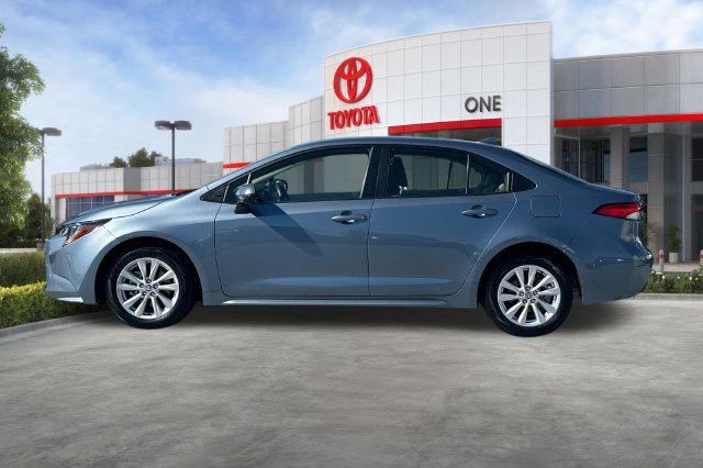 Used 2026 Toyota Corolla LE w/ LE Premium Package FWD image 9