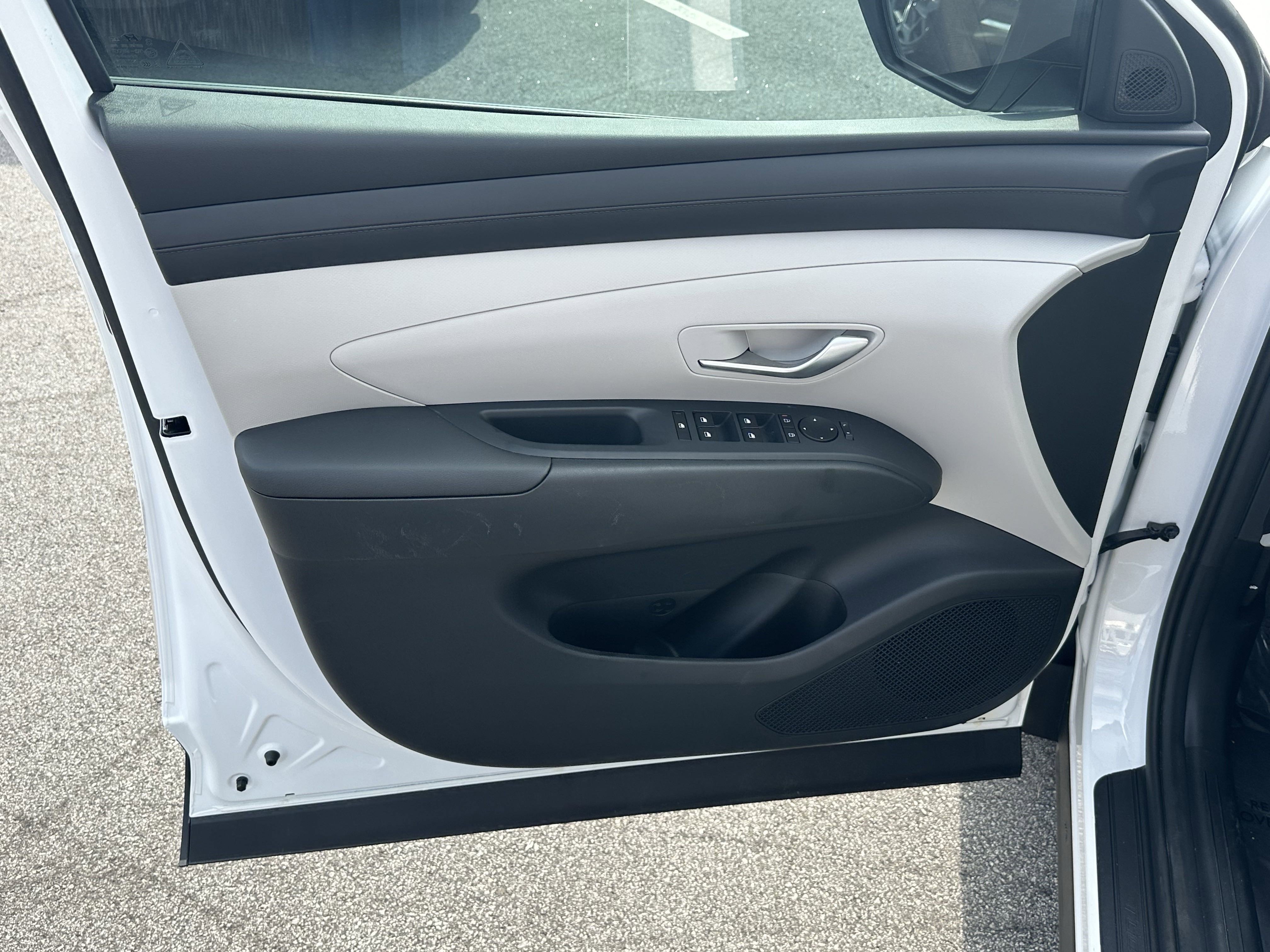 Used 2025 Hyundai Tucson SE image 13