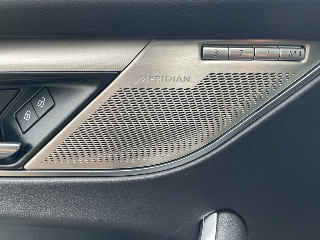 Used 2025 Jaguar F-PACE R-Dynamic S image 19