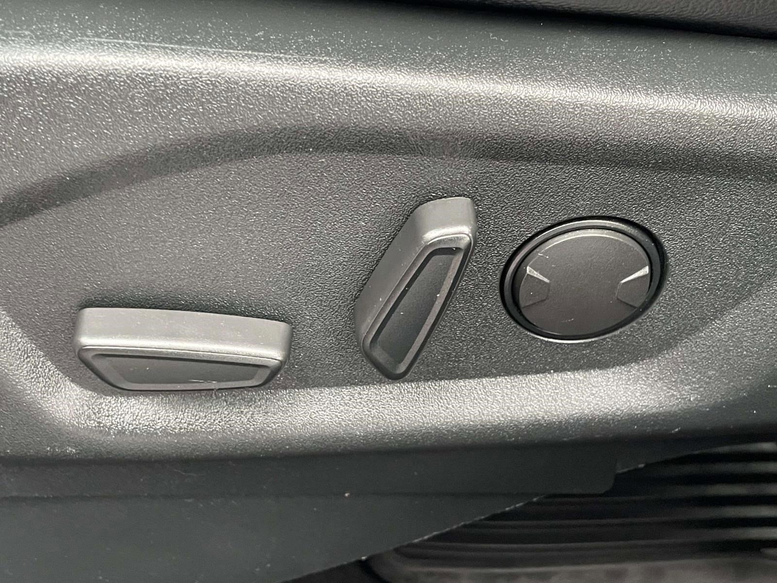 Used 2019 Ford Explorer XLT w/ Equipment Group 202A image 23