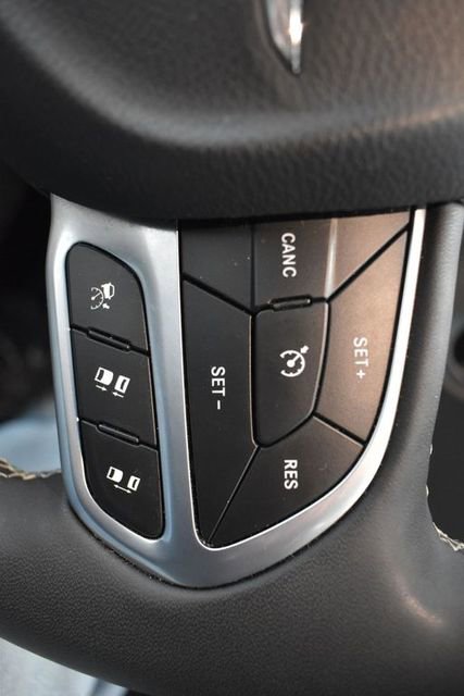 Used 2024 Chrysler Pacifica Select image 18