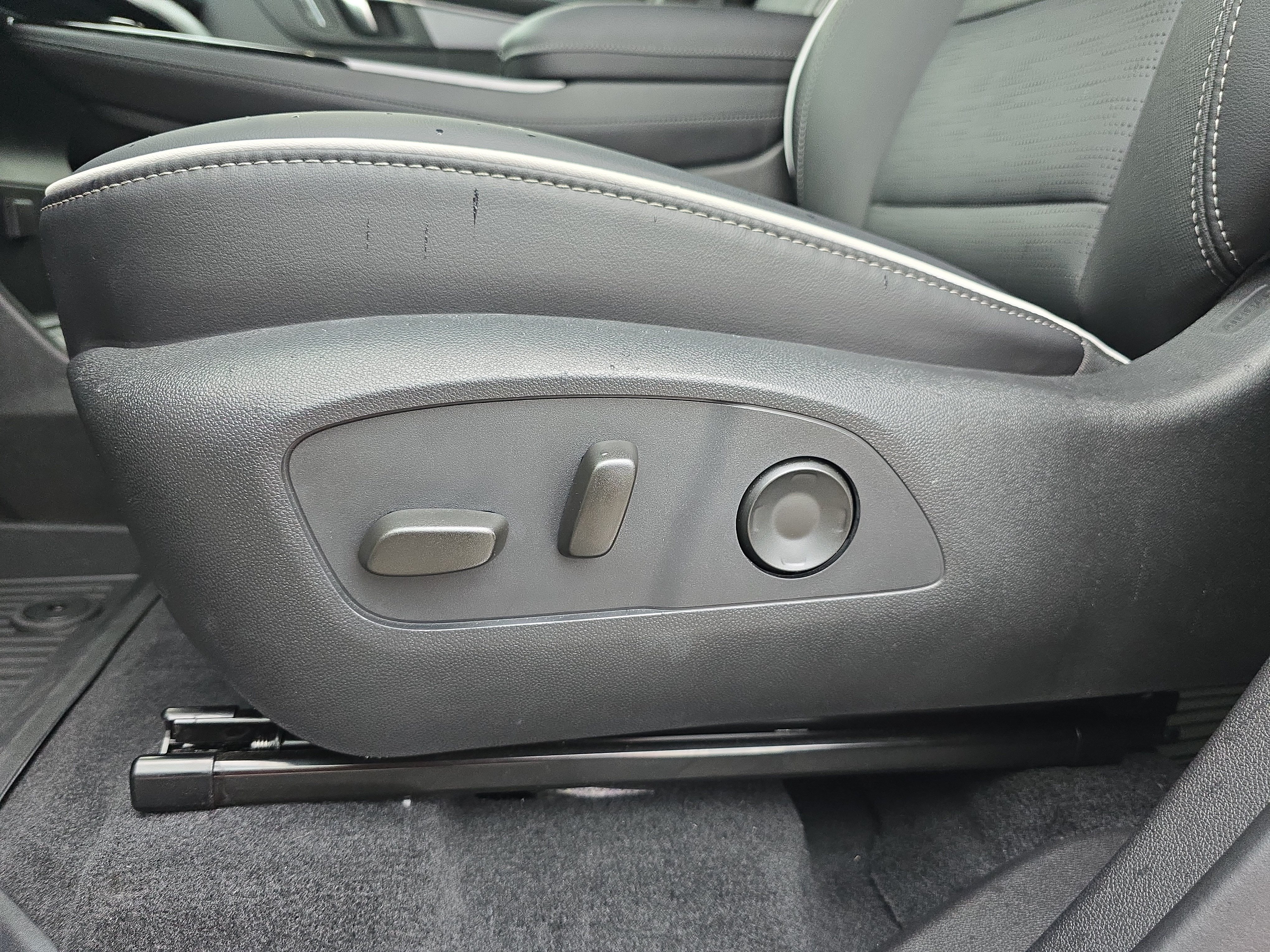 Used 2025 Buick Enclave Sport Touring w/ Super Cruise Package FWD image 30
