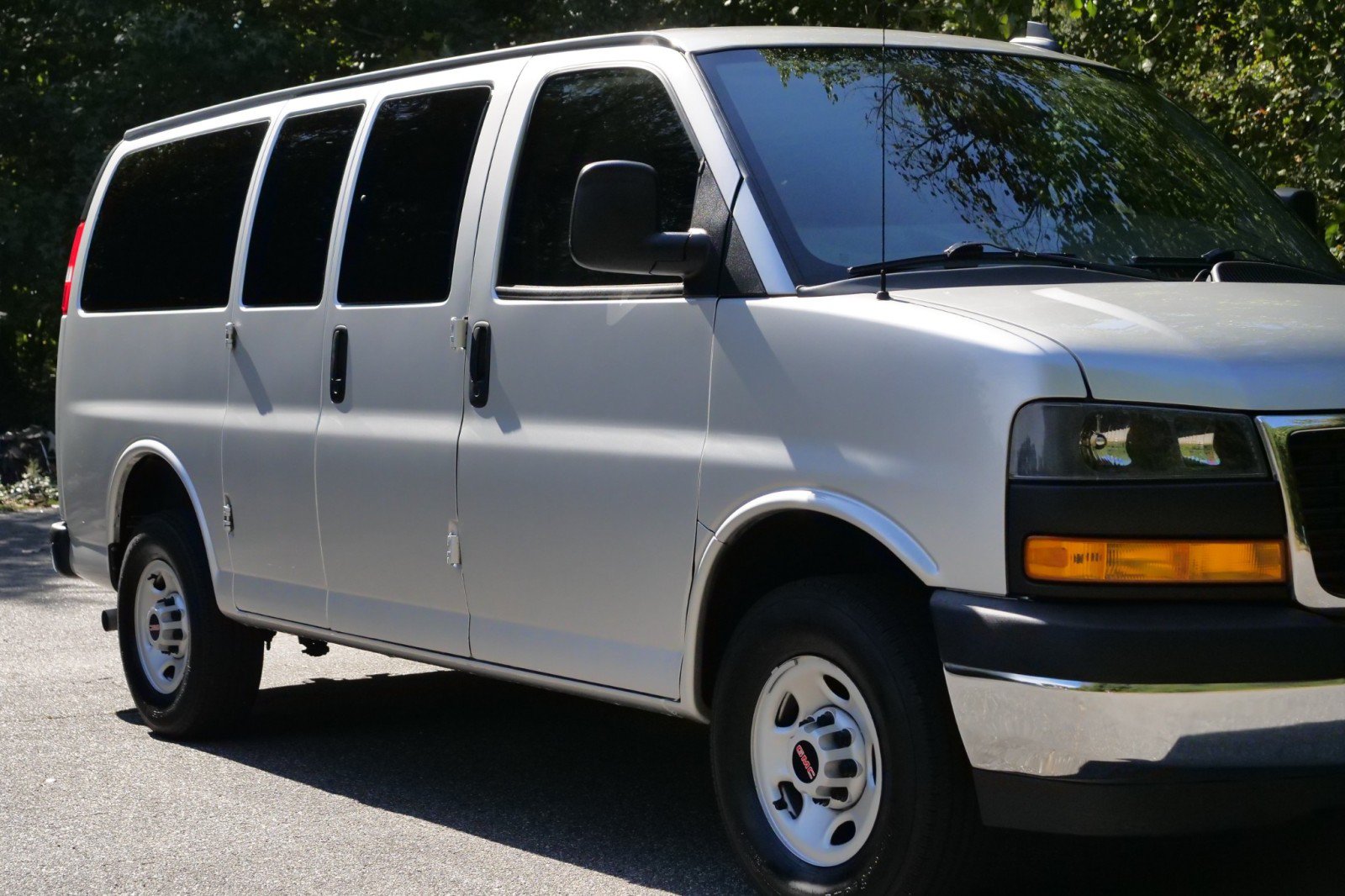 Used 2022 GMC Savana 2500 w/ Communications Package RWD image 34