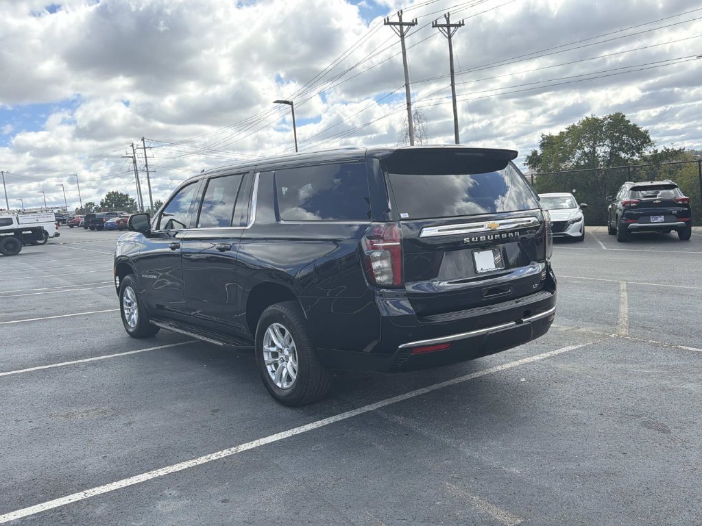 Used 2024 Chevrolet Suburban LT w/ Luxury Package AWD/4WD image 5