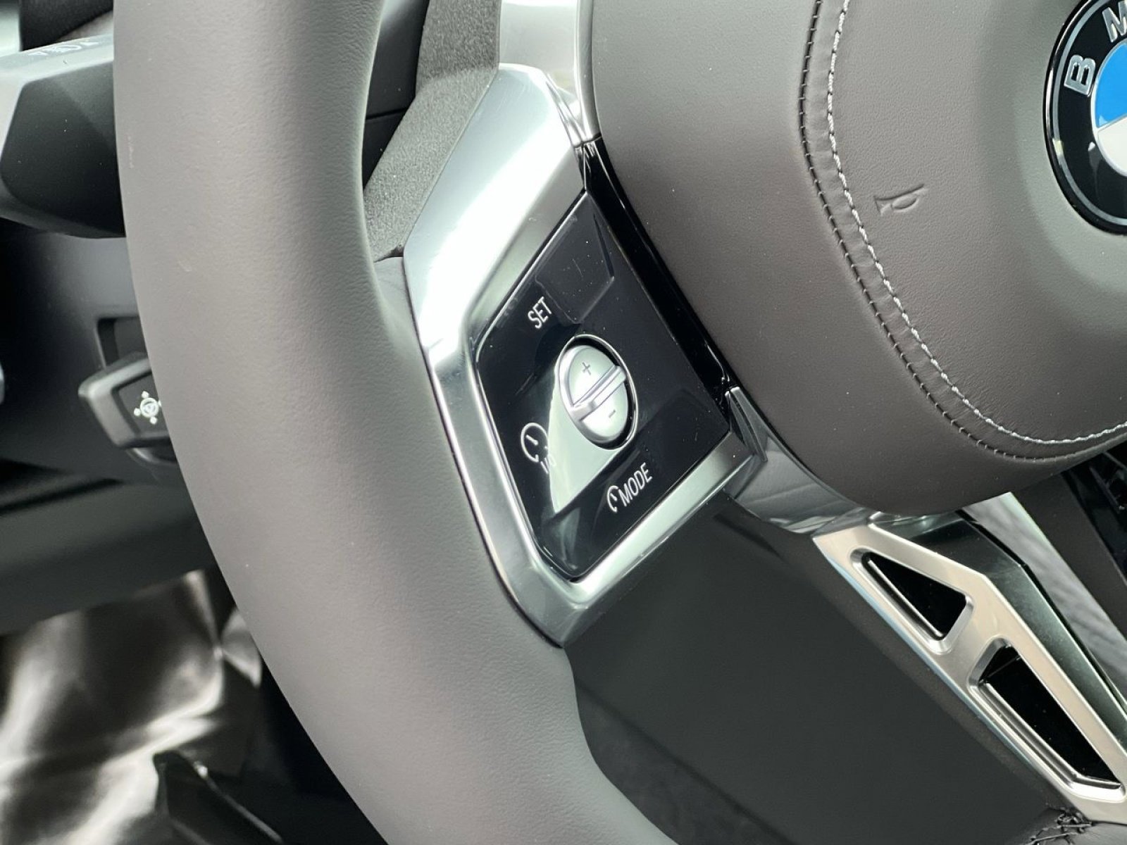 New 2025 BMW 740i xDrive w/ Executive Package image 31