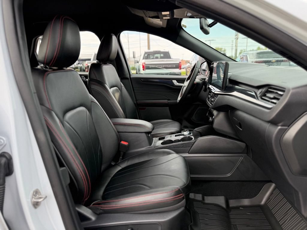 Used 2025 Ford Escape ST-Line Elite w/ Premium Technology Package AWD/4WD image 16
