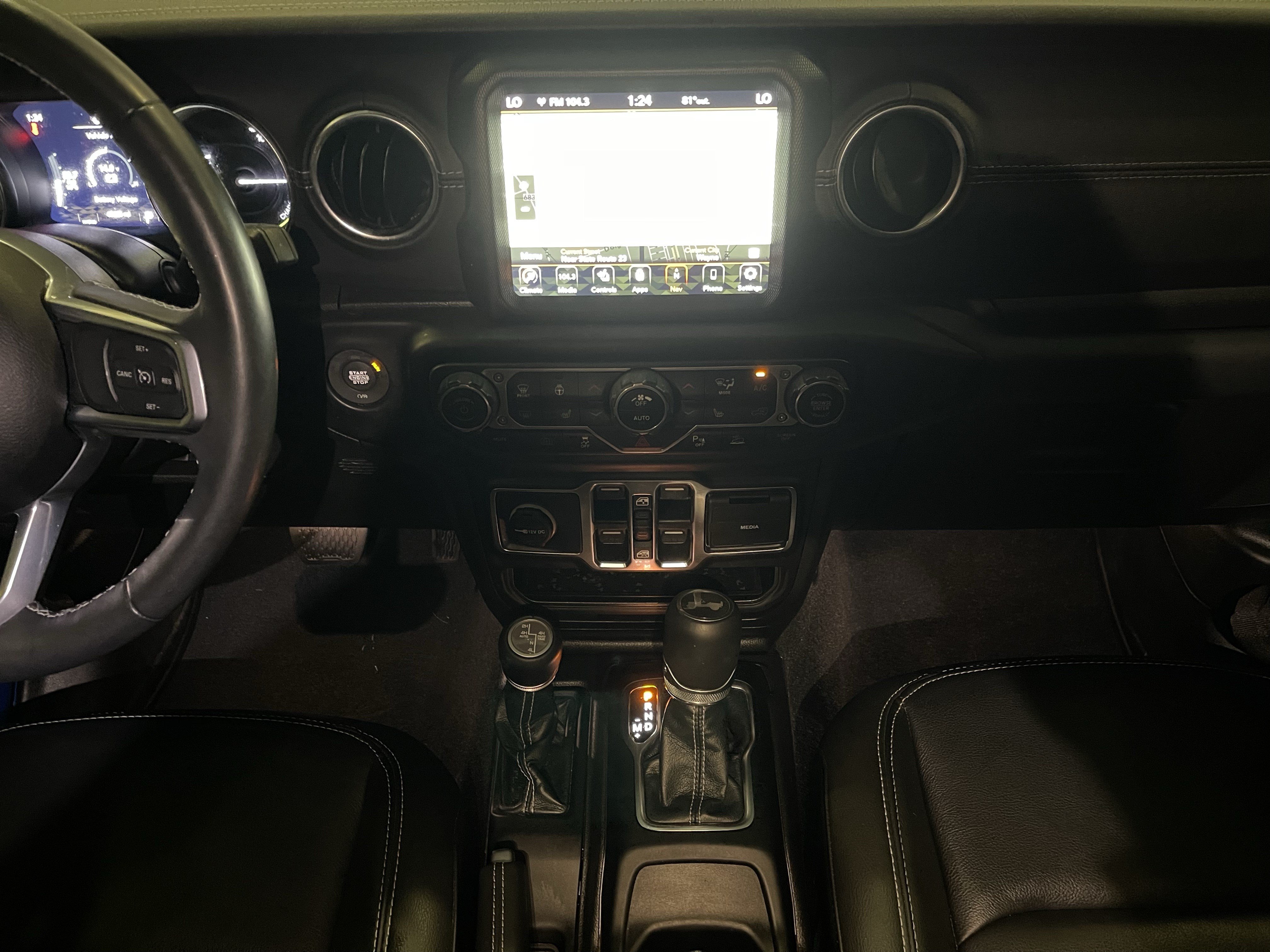 Used 2022 Jeep Wrangler Unlimited Sahara w/ Cold Weather Group AWD/4WD image 17