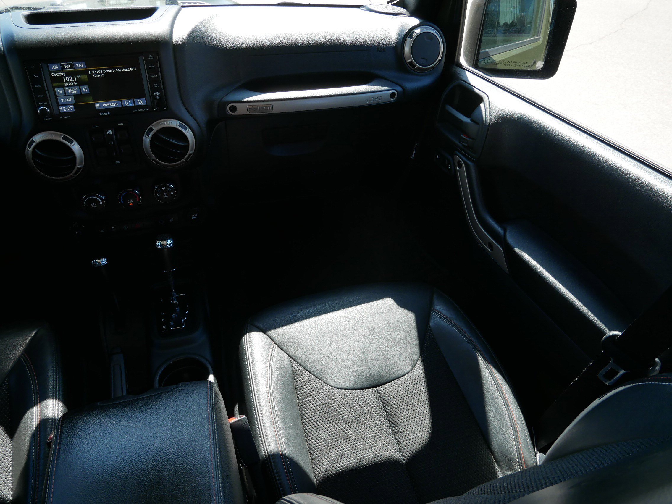 Used 2016 Jeep Wrangler Unlimited Sahara image 11