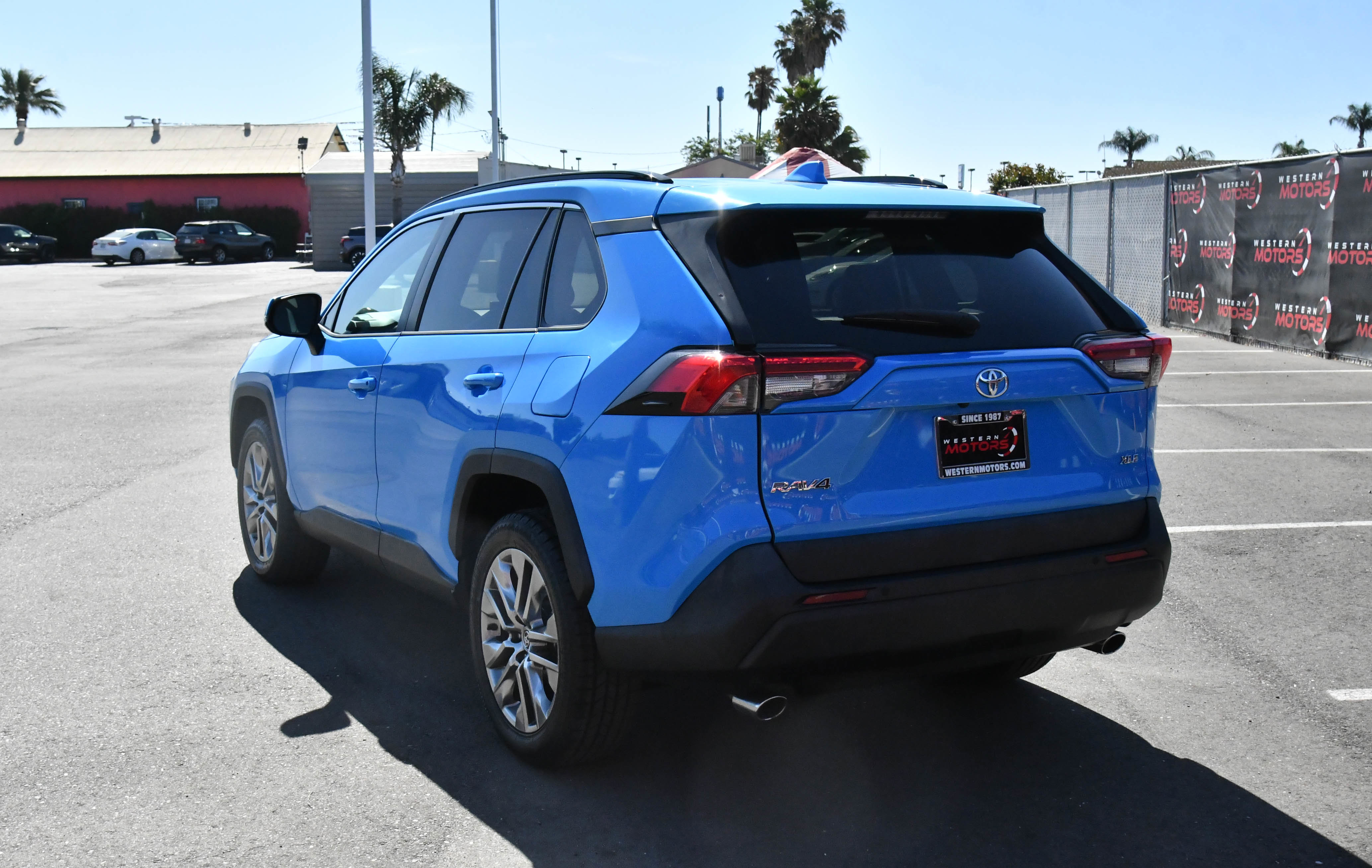 Used 2020 Toyota RAV4 XLE Premium FWD image 6