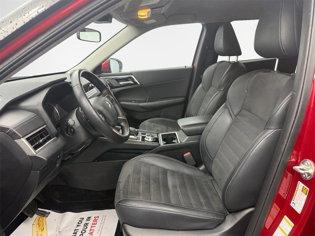 Used 2024 Mitsubishi Outlander SE image 12