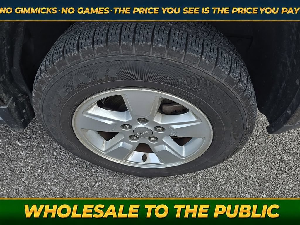 Used 2015 Jeep Compass Latitude FWD image 9