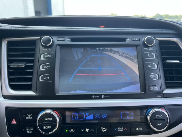 Used 2014 Toyota Highlander XLE FWD image 18