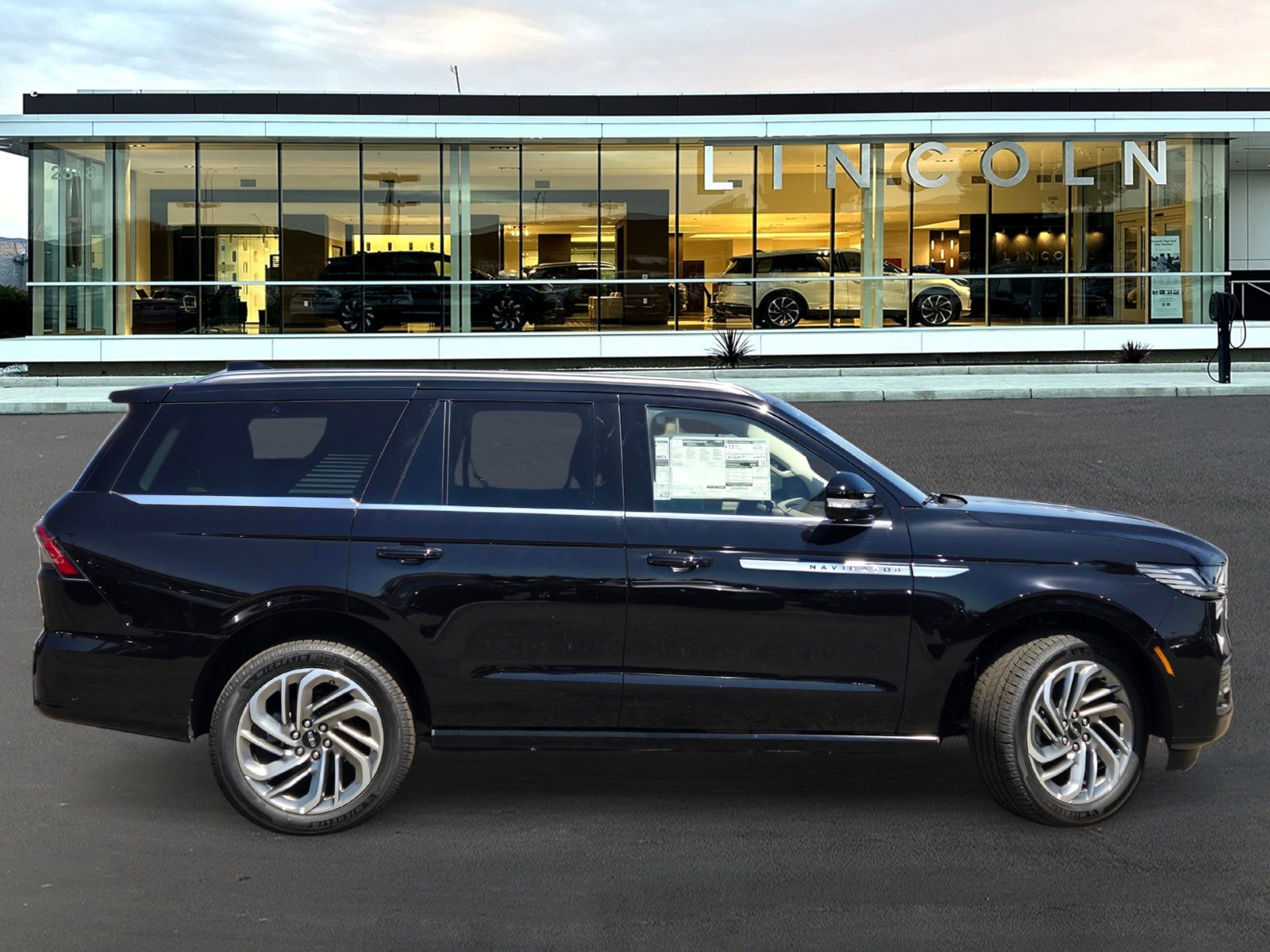 New 2025 Lincoln Navigator Reserve image 3