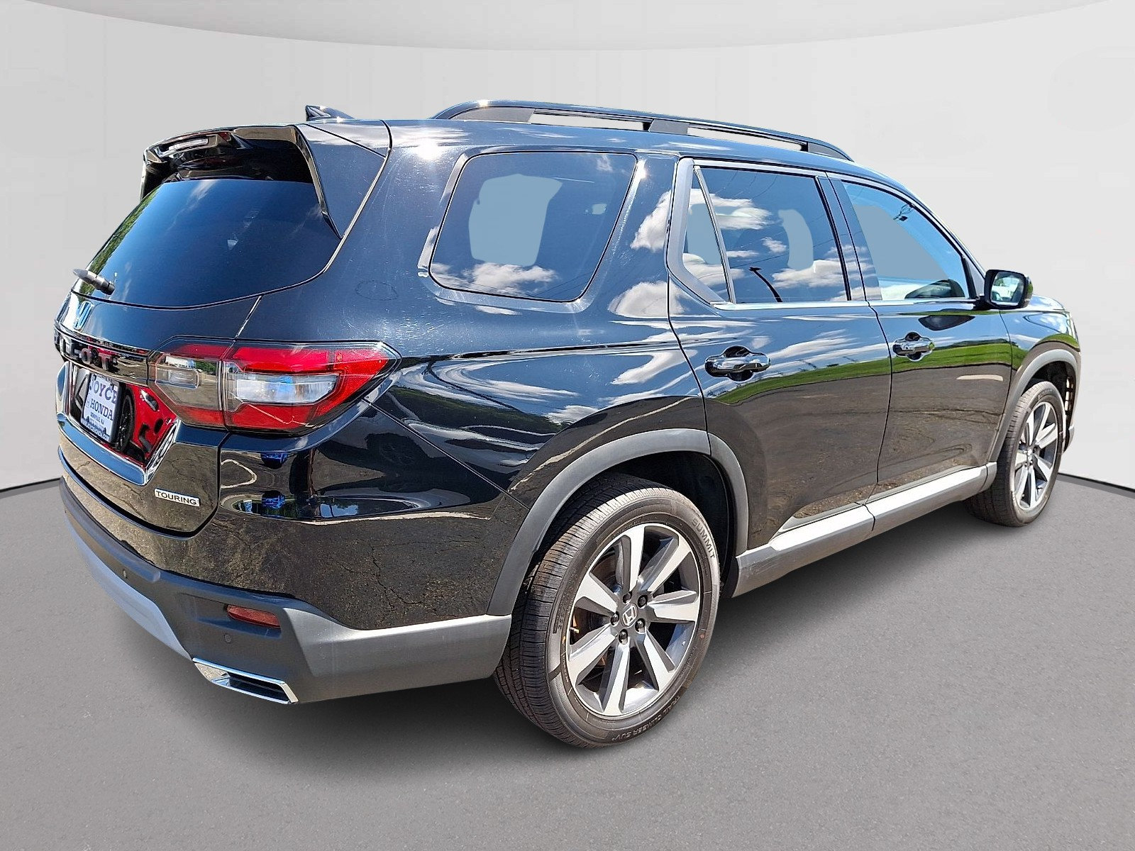 Used 2023 Honda Pilot Touring image 11