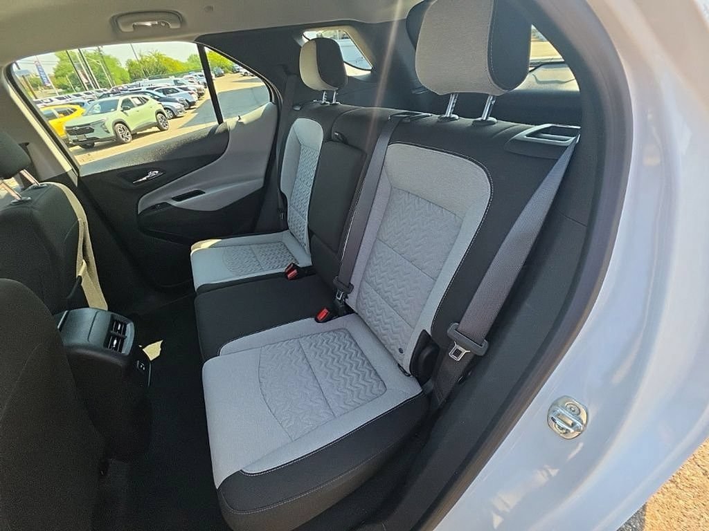 Used 2023 Chevrolet Equinox LS FWD image 23