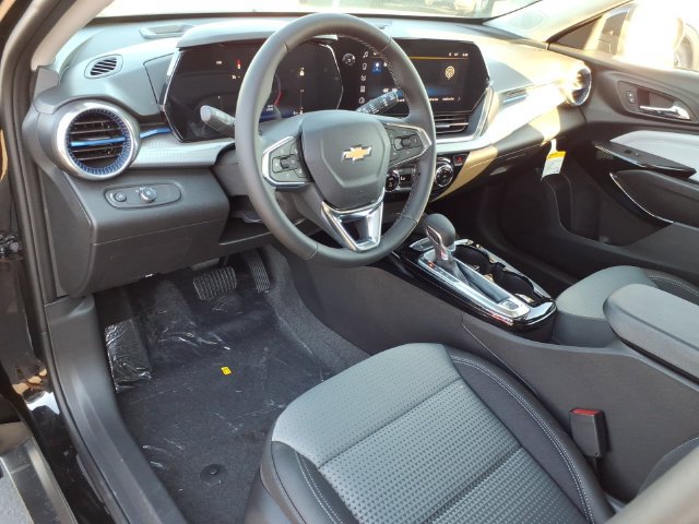 New 2026 Chevrolet Trax LT w/ Sunroof Package FWD image 5