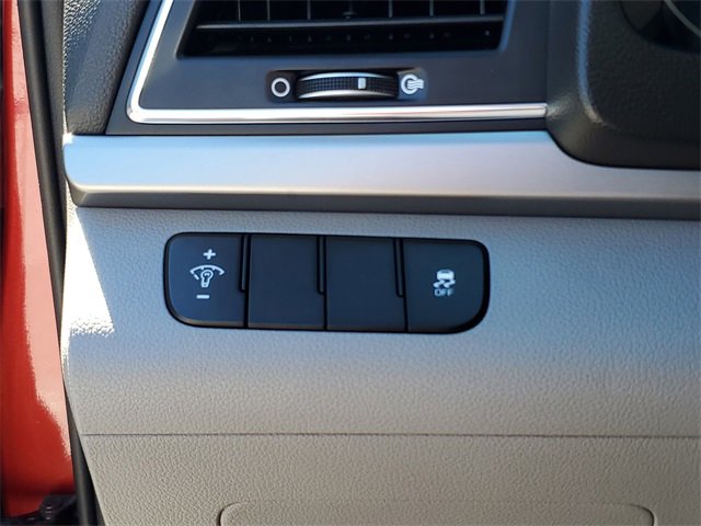 Used 2017 Hyundai Elantra SE image 20