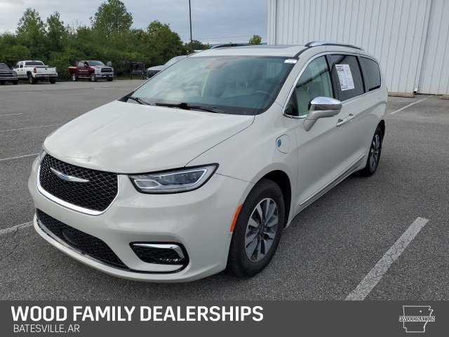 Used 2021 Chrysler Pacifica Limited w/ Uconnect Theater Family Group image 3