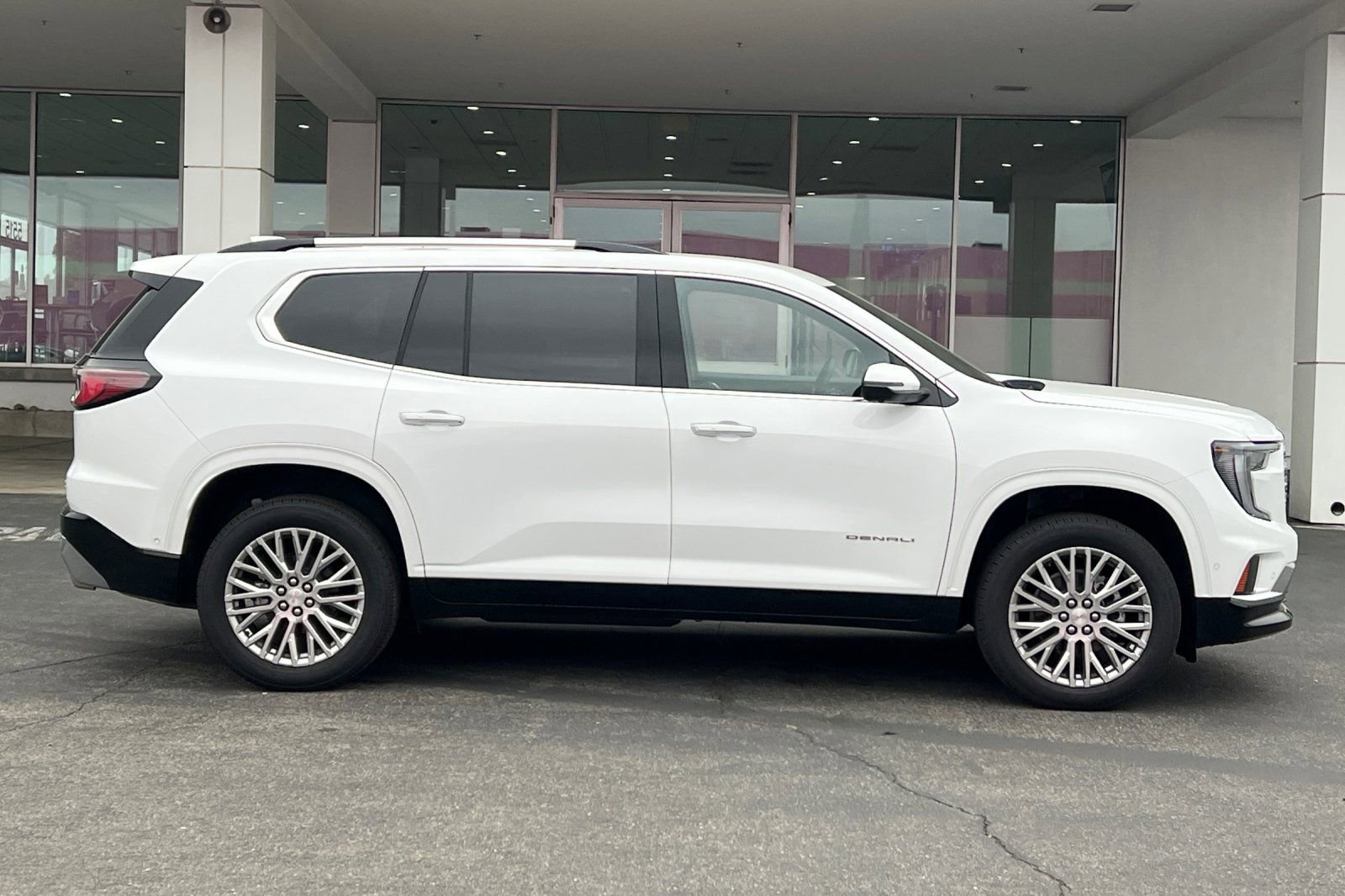 New 2026 GMC Acadia Denali w/ Super Cruise Package FWD image 4