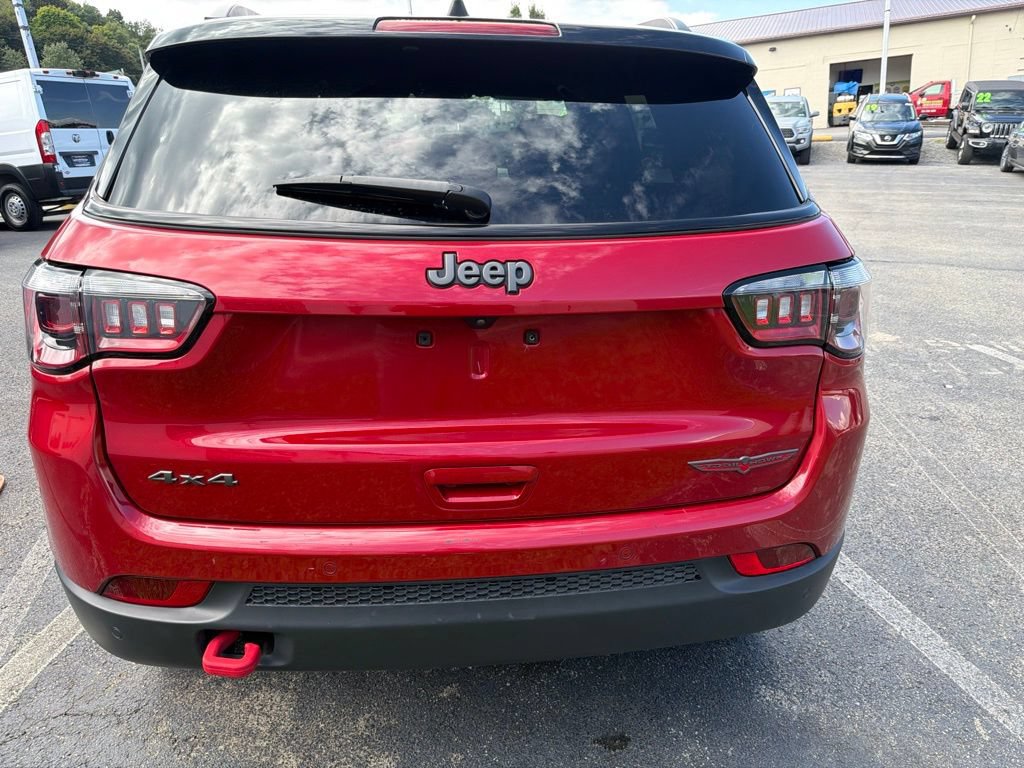 Certified 2025 Jeep Compass Trailhawk AWD/4WD image 8