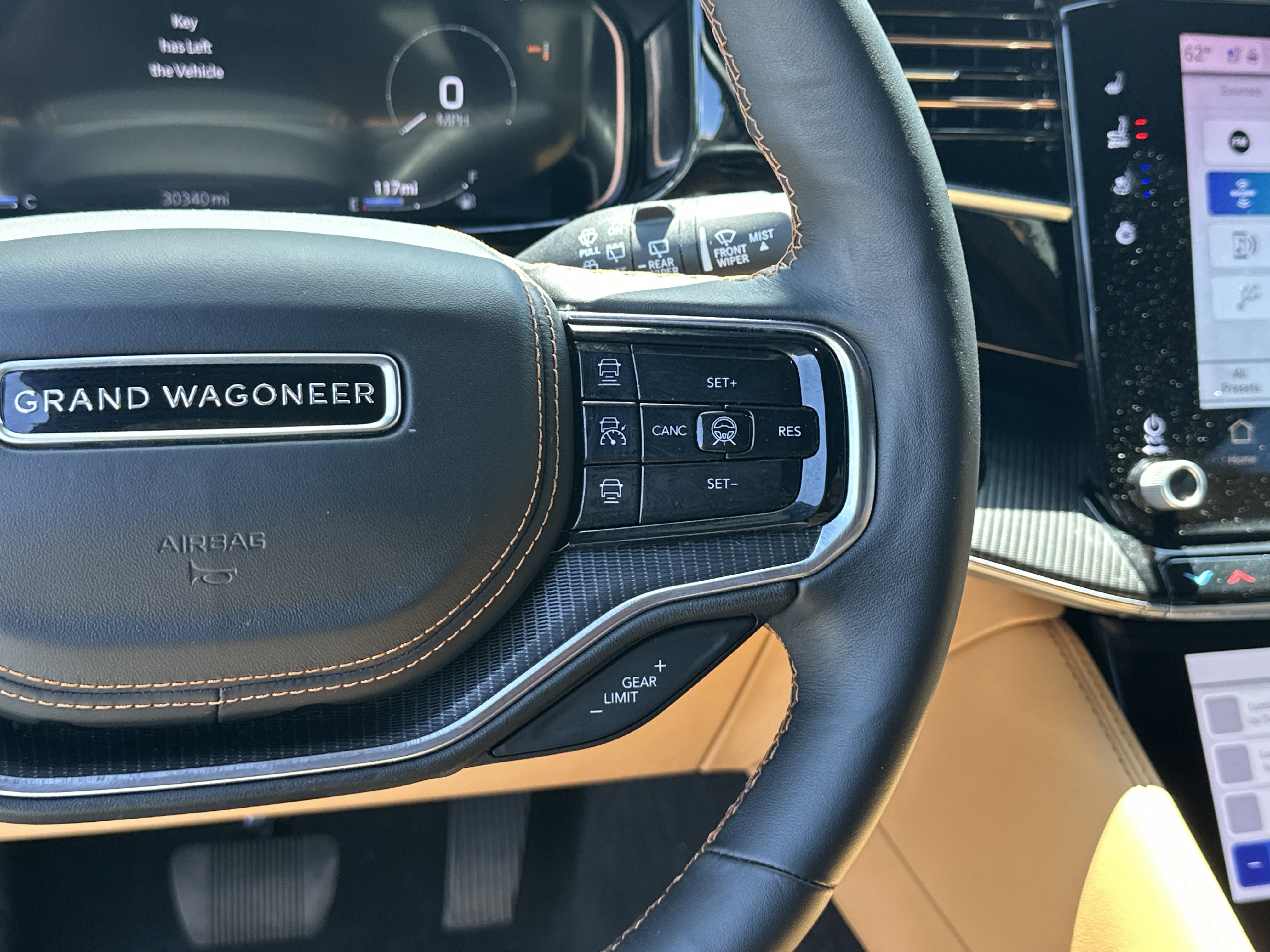 Used 2025 Jeep Grand Wagoneer Series III w/ Rear Seat Video Group 1 AWD/4WD image 30