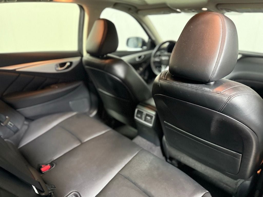Used 2019 INFINITI Q50 Luxe w/ Essential Package (3.0T Luxe) AWD/4WD image 23