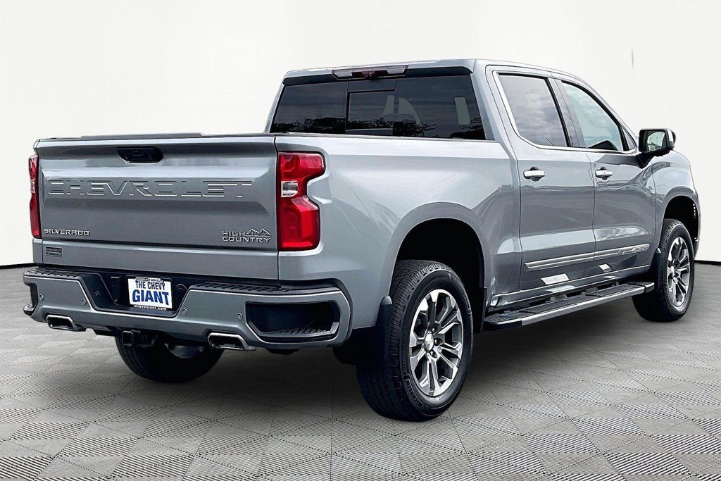 Used 2023 Chevrolet Silverado 1500 High Country w/ Technology Package AWD/4WD image 6