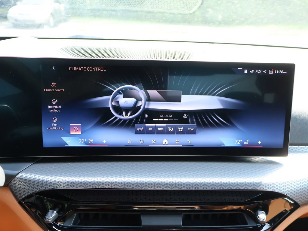 Certified 2025 BMW 330i xDrive Sedan w/ Premium Package AWD/4WD image 34