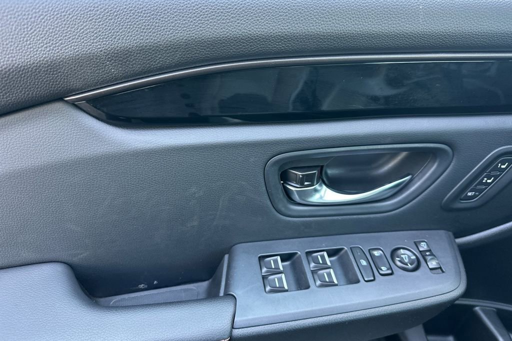 Used 2025 Honda Pilot TrailSport image 11