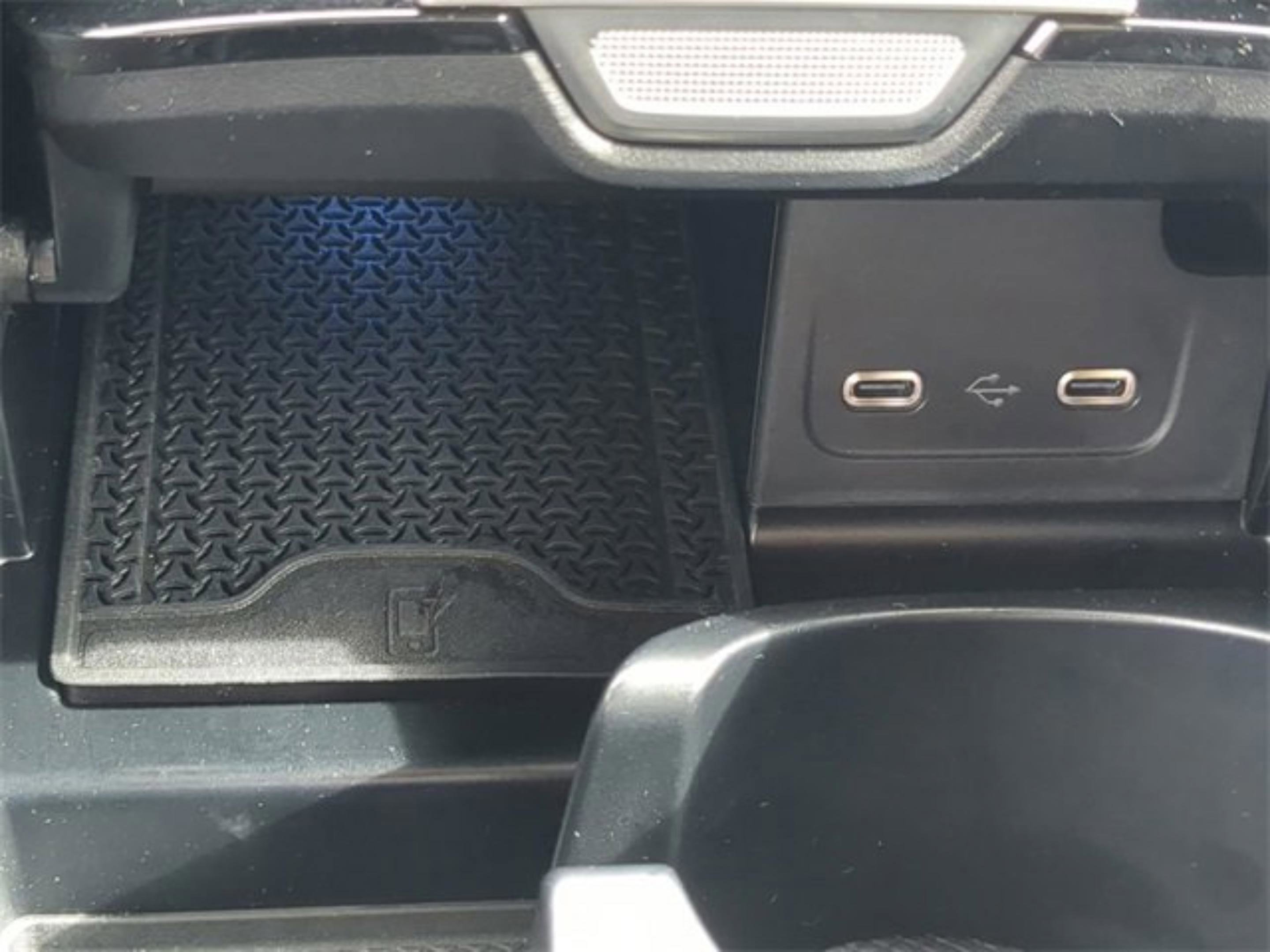 Used 2025 Mercedes-Benz C 300 Sedan image 46