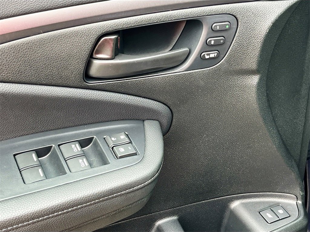 Used 2025 Honda Passport EX-L image 17