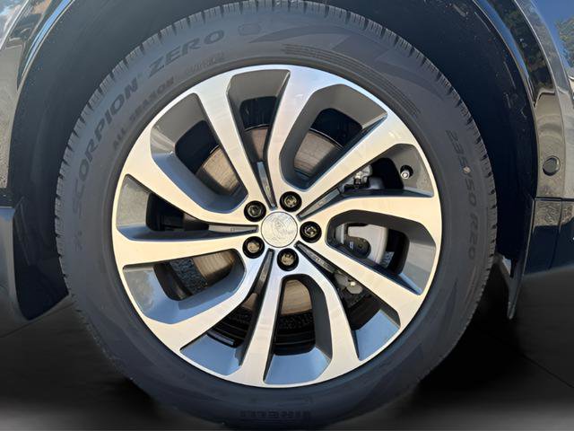 New 2025 Land Rover Discovery Sport Dynamic SE image 10