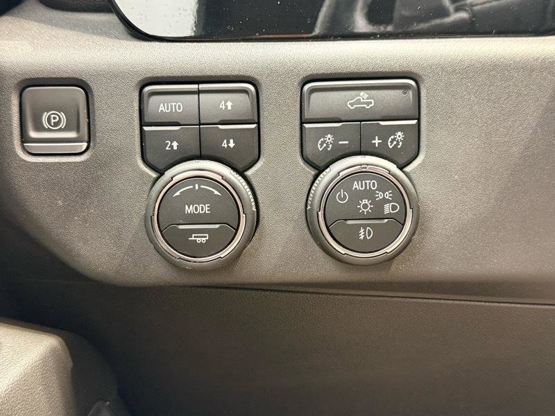 Used 2022 Chevrolet Silverado 1500 LT Trail Boss w/ Convenience Package II AWD/4WD image 40