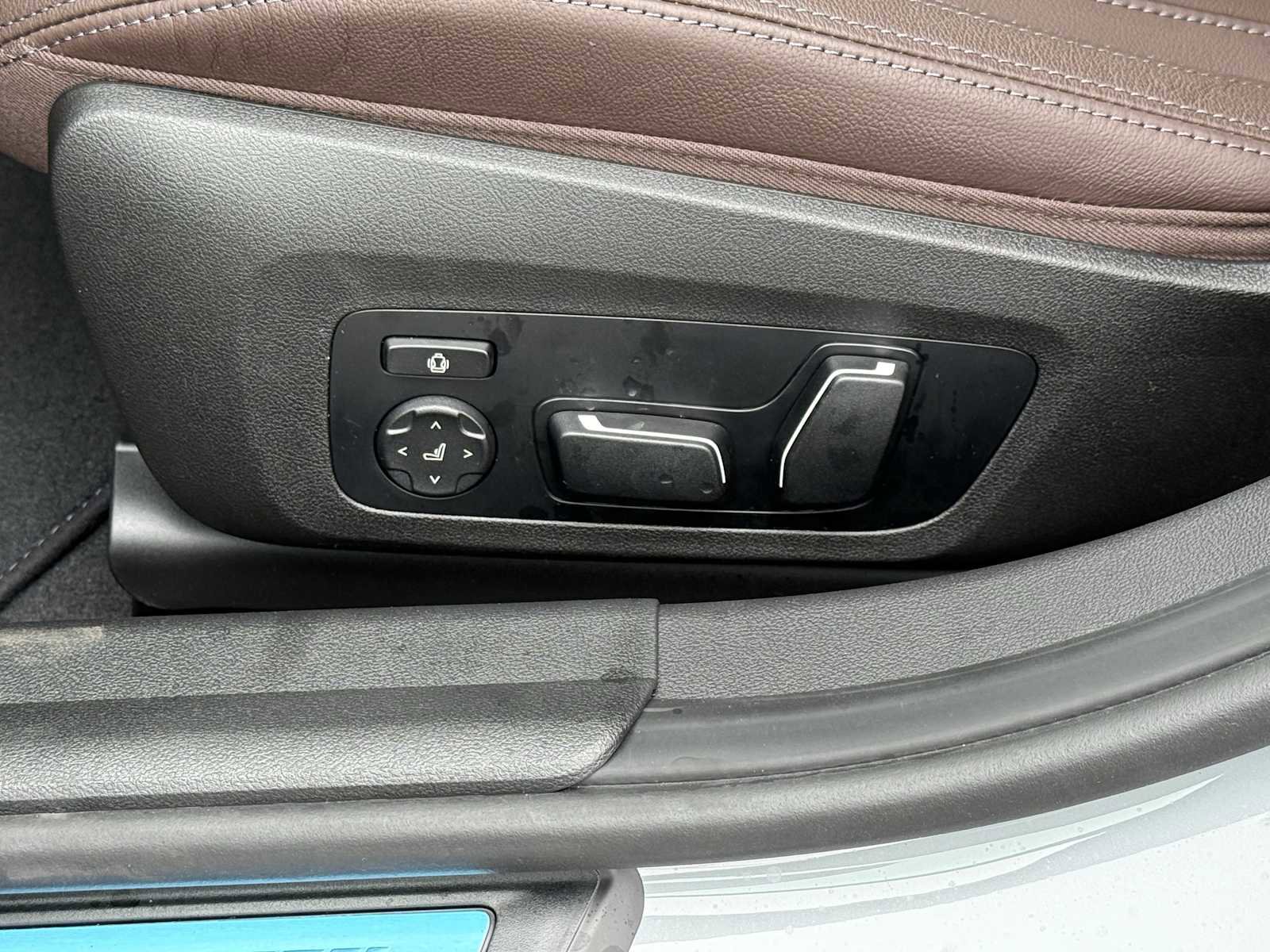 New 2026 BMW 330i xDrive xDrive w/ M Sport Package image 11