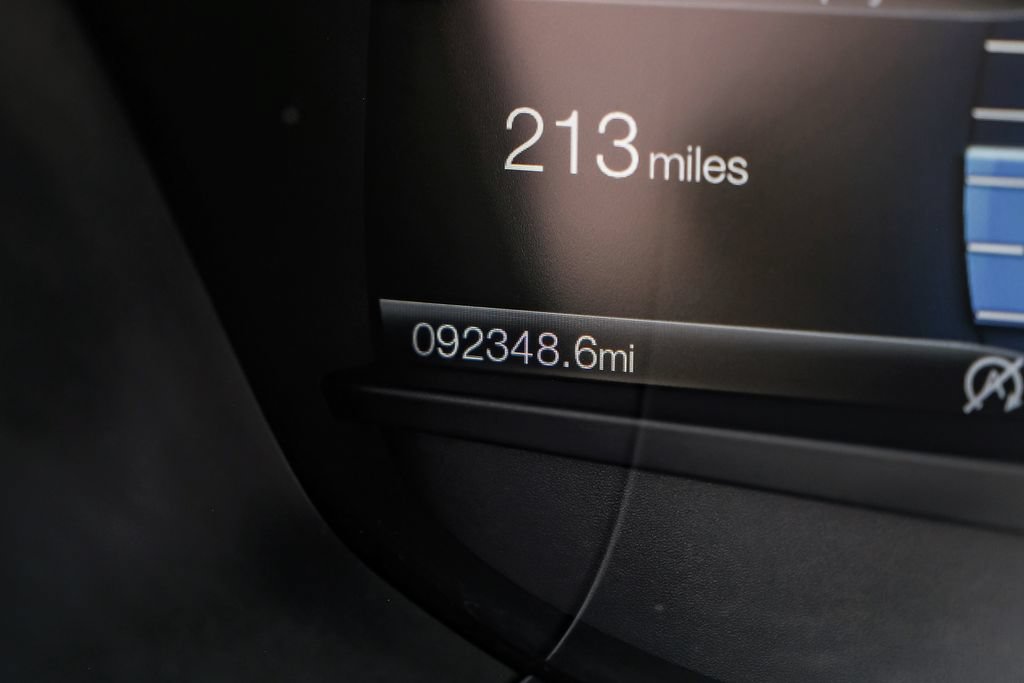 Used 2018 Ford Fusion SE w/ Fusion SE Technology Package FWD image 18