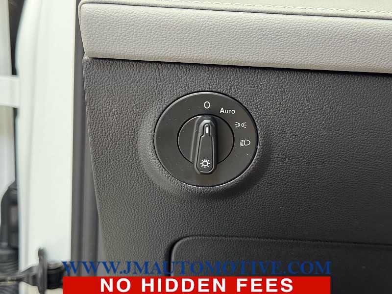 Used 2024 Volkswagen Taos SE AWD/4WD image 37