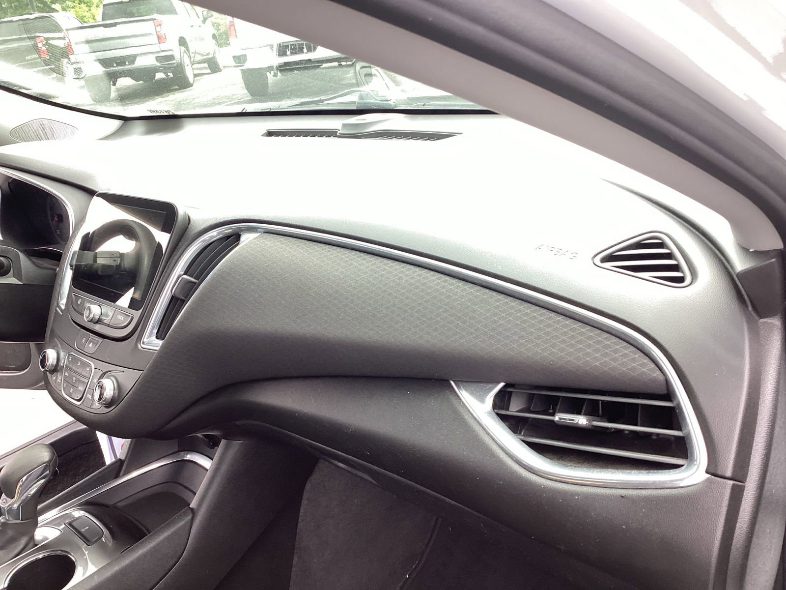 Used 2021 Chevrolet Malibu LT FWD image 15