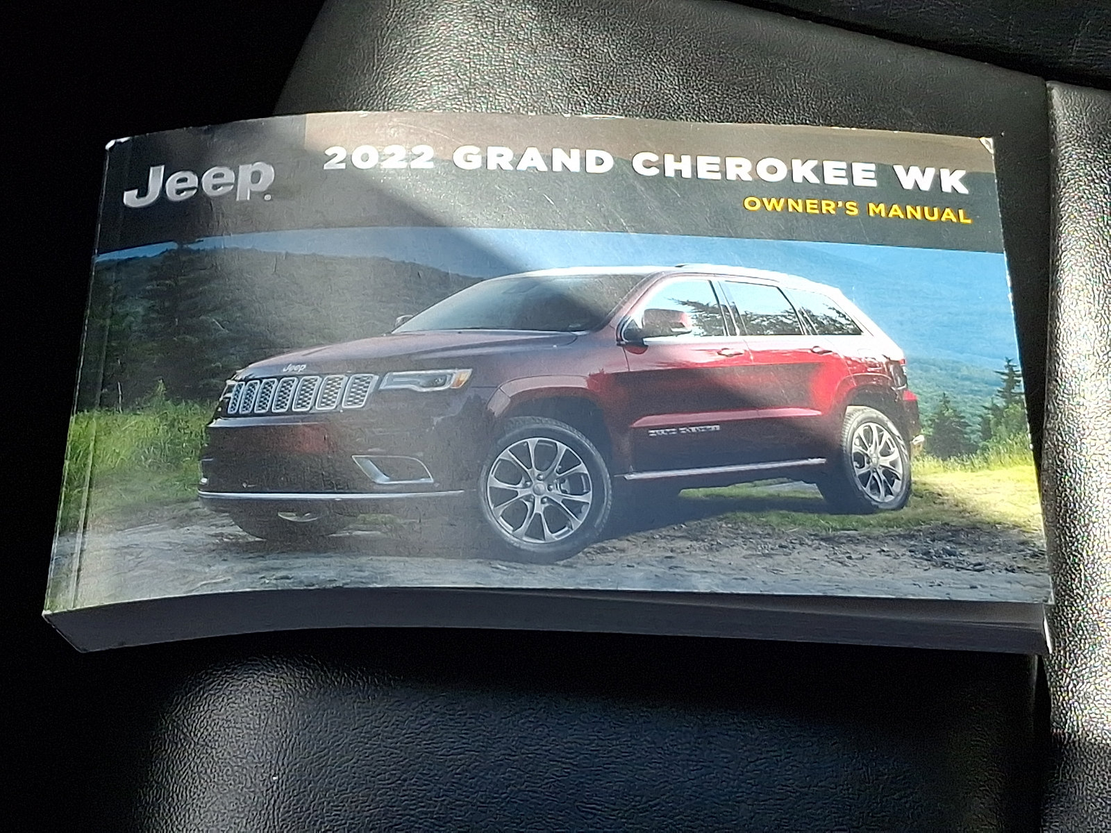 Used 2022 Jeep Grand Cherokee Limited AWD/4WD image 24