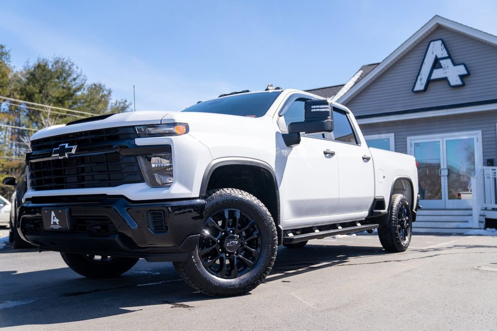 Used 2025 Chevrolet Silverado 2500 Custom w/ Custom Value Package image 1