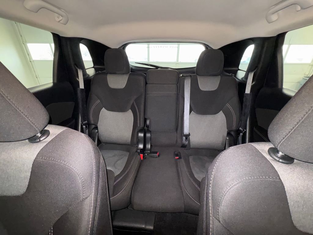 Used 2018 Jeep Cherokee Latitude FWD image 30